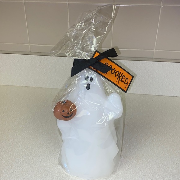 LED Ghost Holding Pumpkin Candle 👻 🎃 - Picture 1 of 3